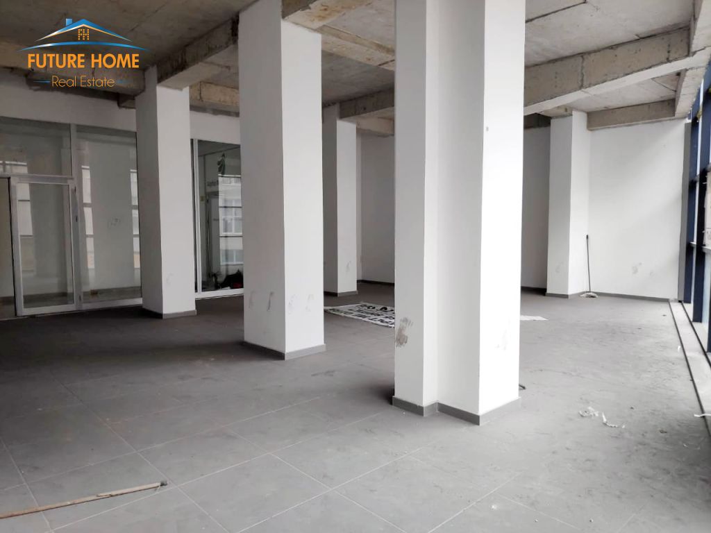 Shitet, Ambjent, Komuna e Parisit, Tiranë - Future Home